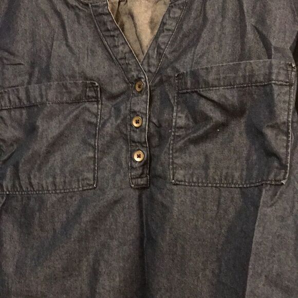 Levi’s chambray popover blouse - Picture 2 of 4